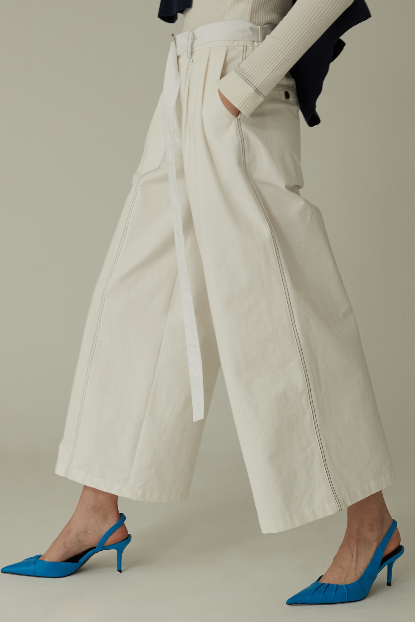Line Pointed Wide Pants - White