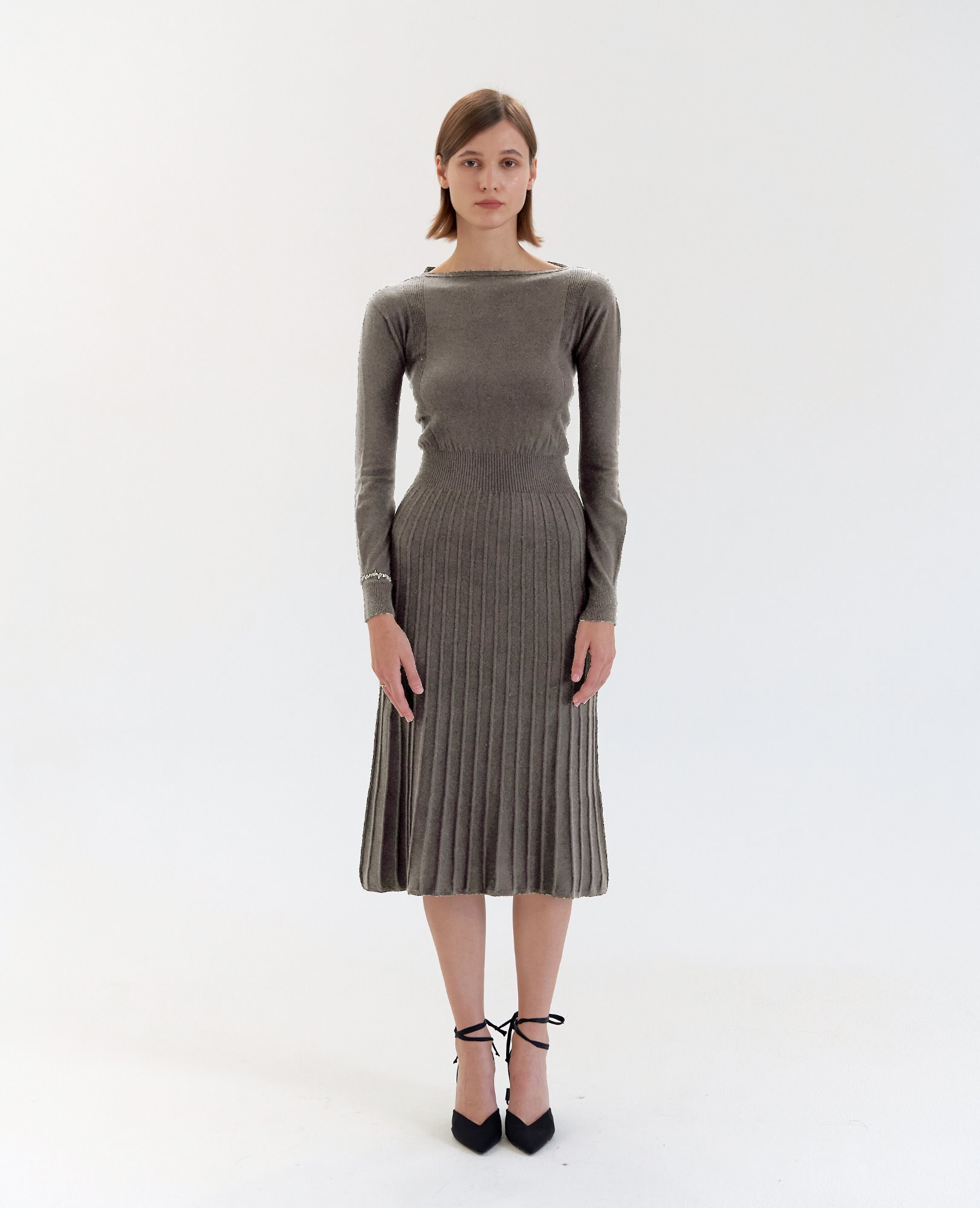 V Back Pleats Knit Dress - Grayish Beige